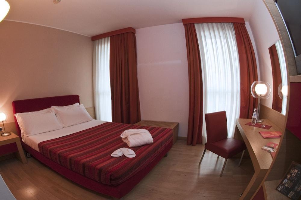 Hotel Remilia Reggio Emilia Ngoại thất bức ảnh