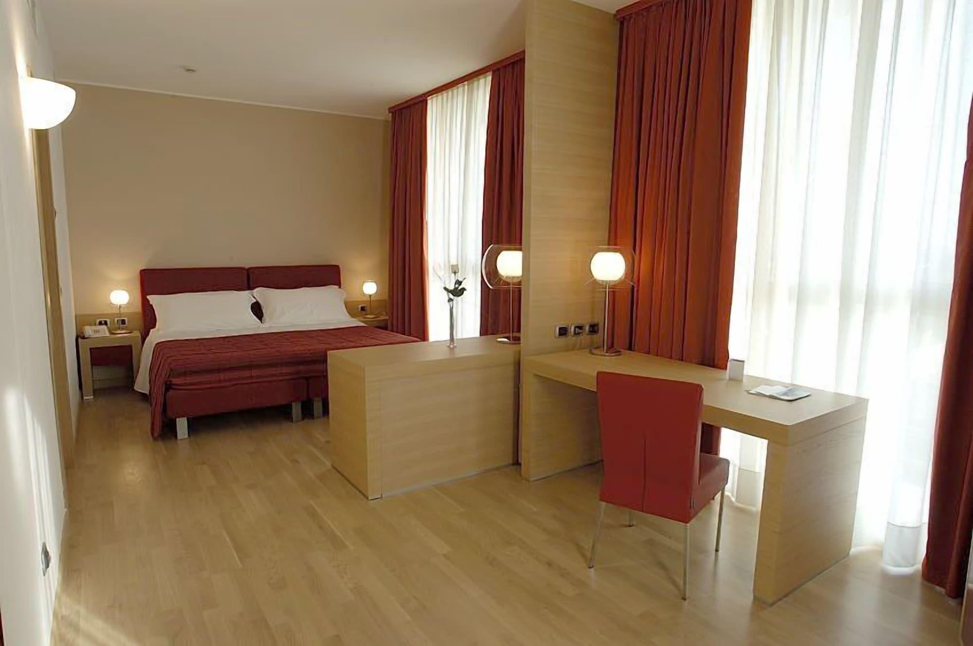 Hotel Remilia Reggio Emilia Ngoại thất bức ảnh